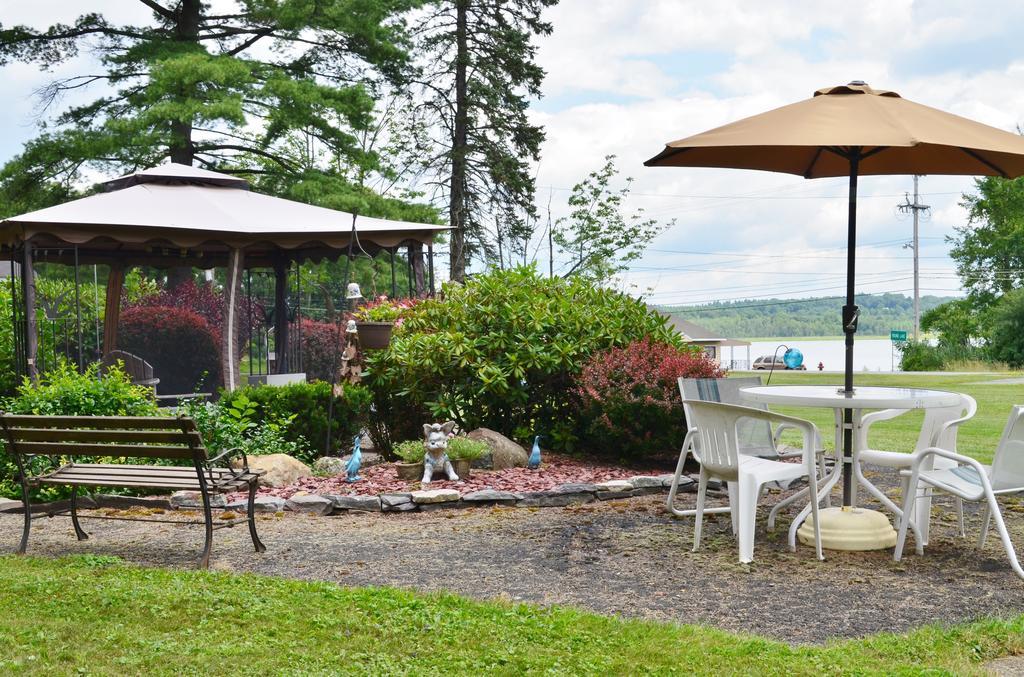 Chamber Lane Motel Round Lake Exterior photo