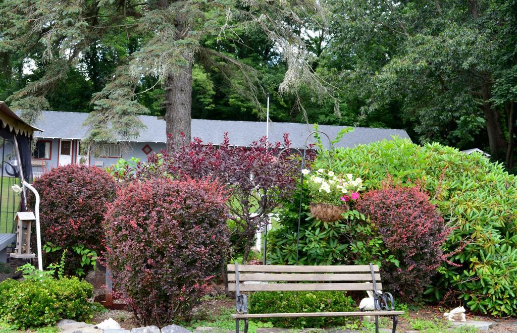 Chamber Lane Motel Round Lake Exterior photo