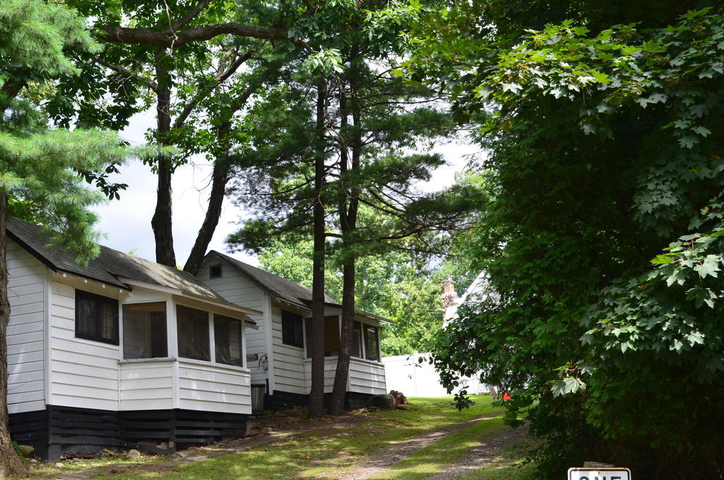 Chamber Lane Motel Round Lake Exterior photo