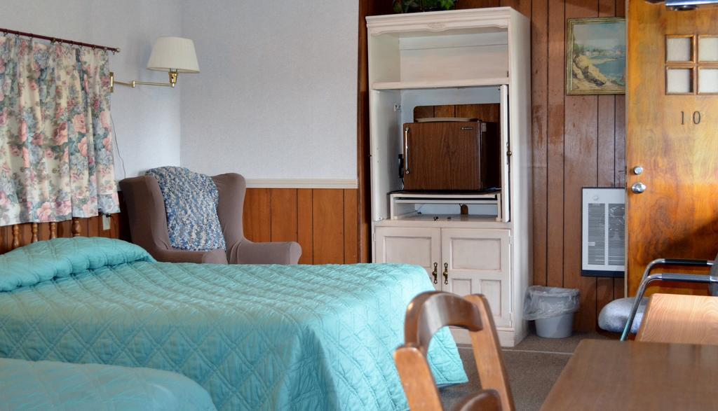 Chamber Lane Motel Round Lake Room photo