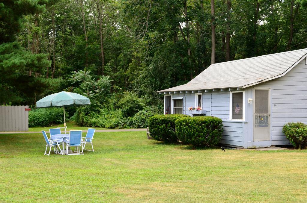 Chamber Lane Motel Round Lake Exterior photo